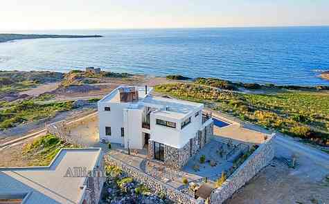 Luxury villas on the beach, Bahceli