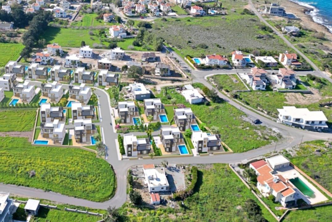 Comfortable beachfront villas  4+1 in Karsiyaka