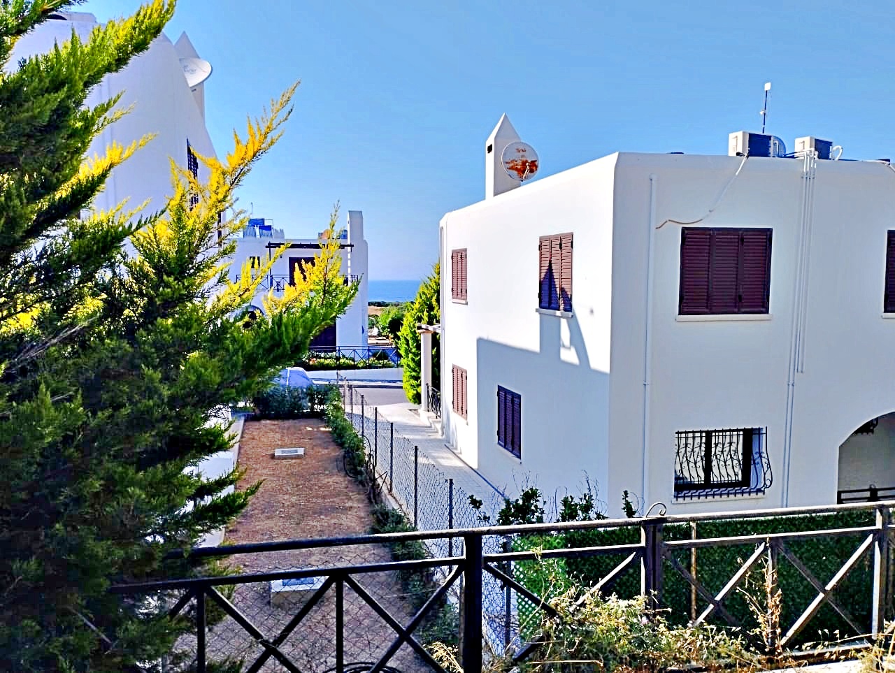 Villa - townhouse in Tatlysu in a beautiful complex with a swimming pool and access to the sea