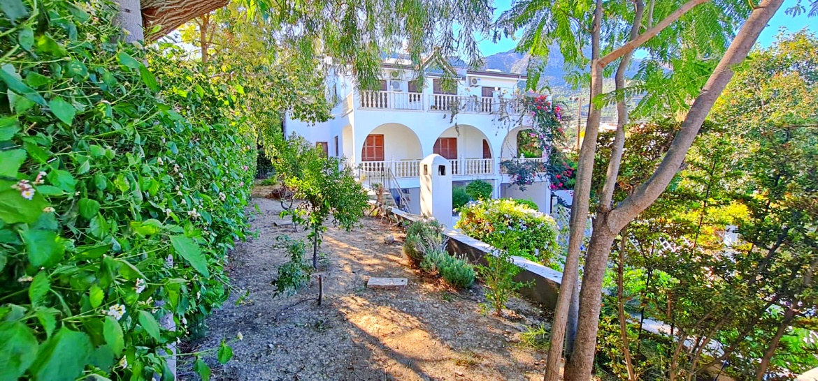 Villa in Bellapais, large plot, complete privacy!