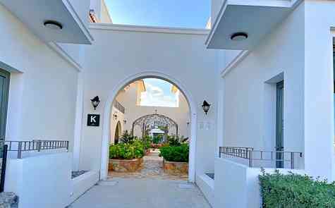 One bedroom apartment in a gated complex near Iscape beach