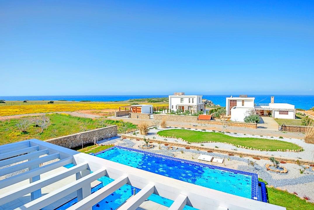 Luxury villa in Tatlisu,beach front!