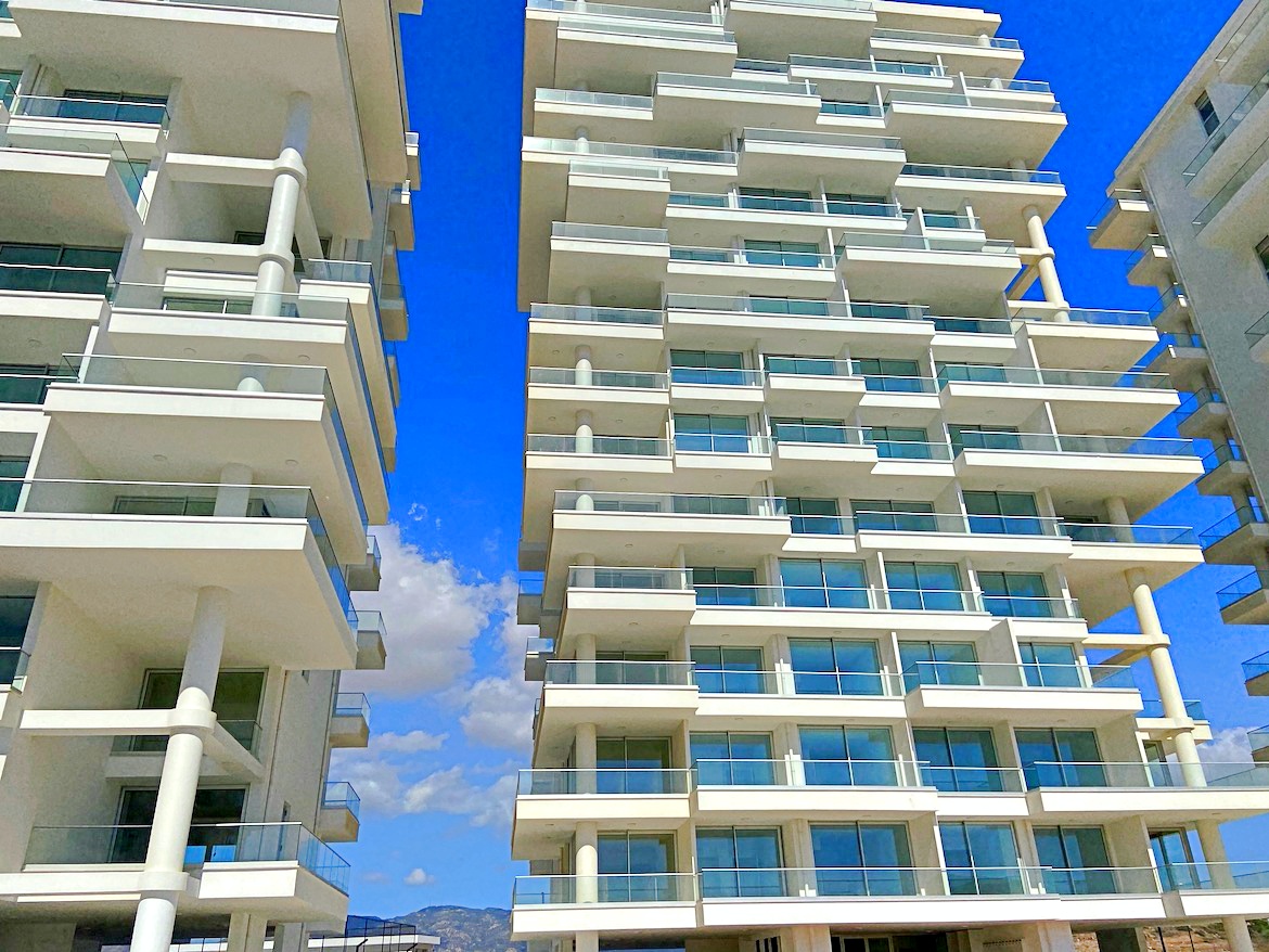 Apartments 3+1 in the development on the sea side