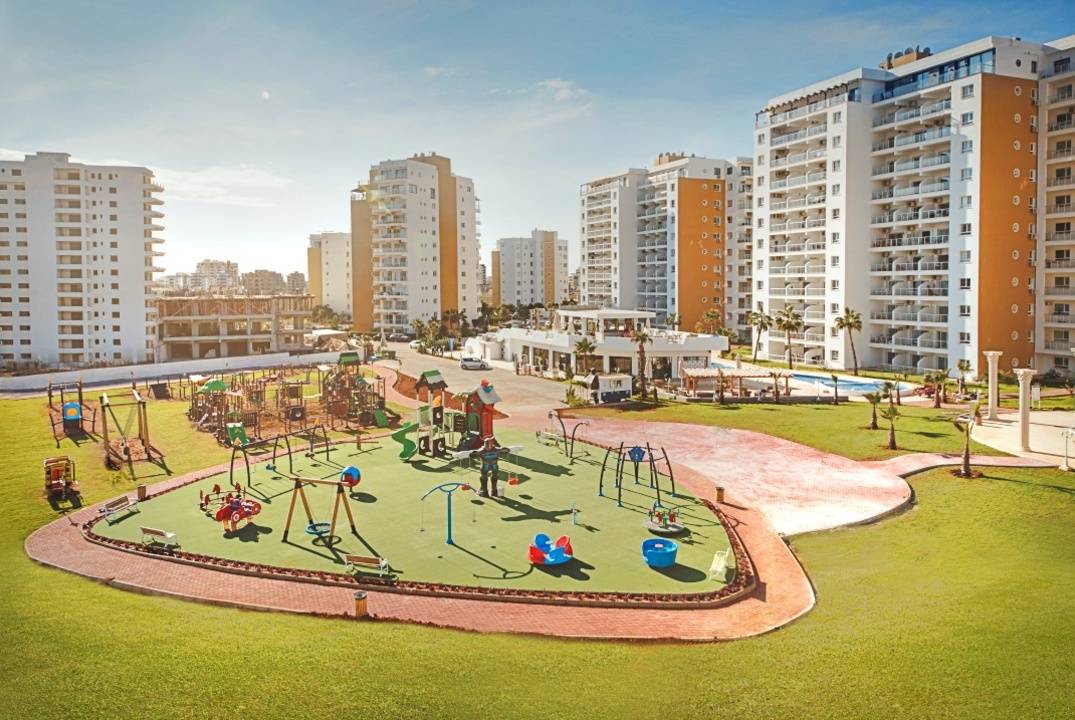 3 room apartments in a complex 600 meters from the sandy beach on the fourth+  floor