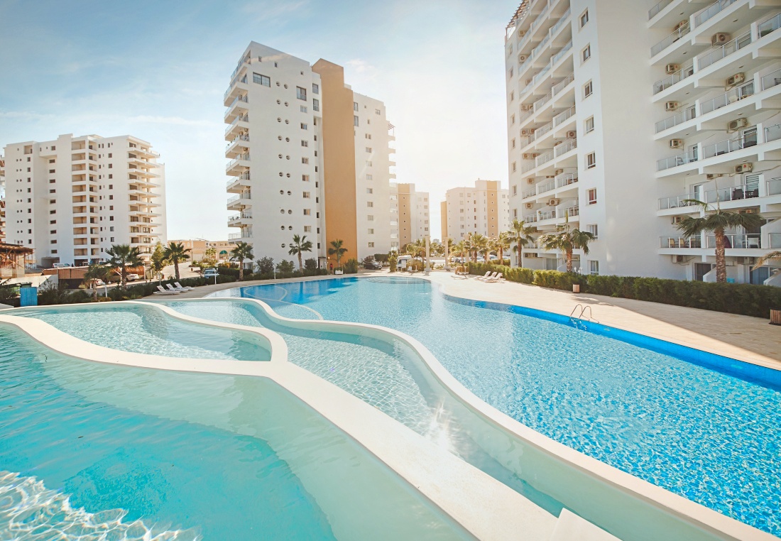 3 room apartments in a complex 600 meters from the sandy beach on the fourth+  floor