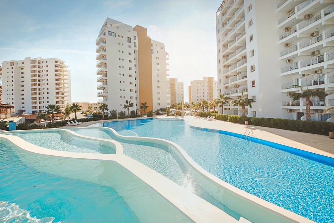 3 room apartments in a complex 600 meters from the sandy beach on the fourth+  floor