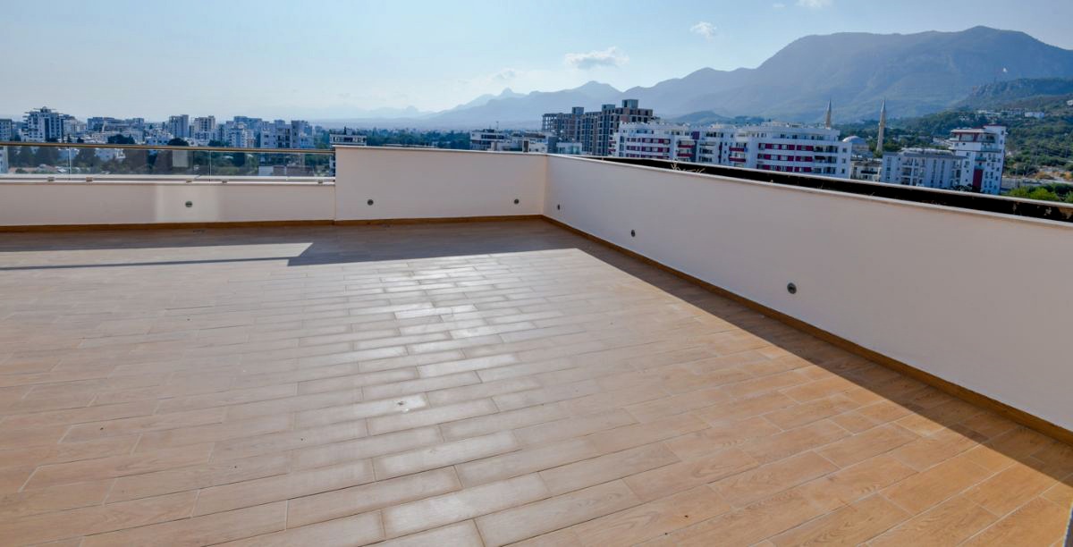 Luxury penthouse duplex in Kyrenia, completed, title deeds ready- possible credit