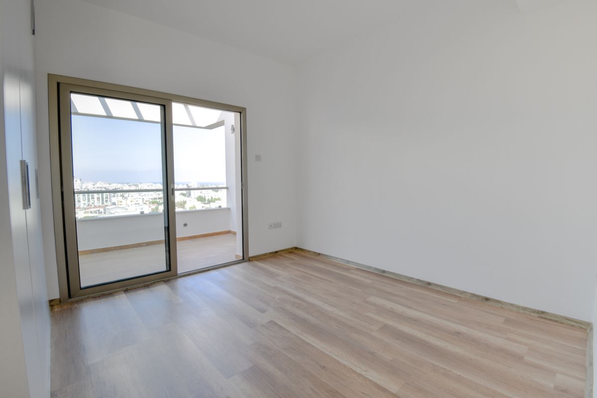 Luxury penthouse duplex in Kyrenia, completed, title deeds ready- possible credit