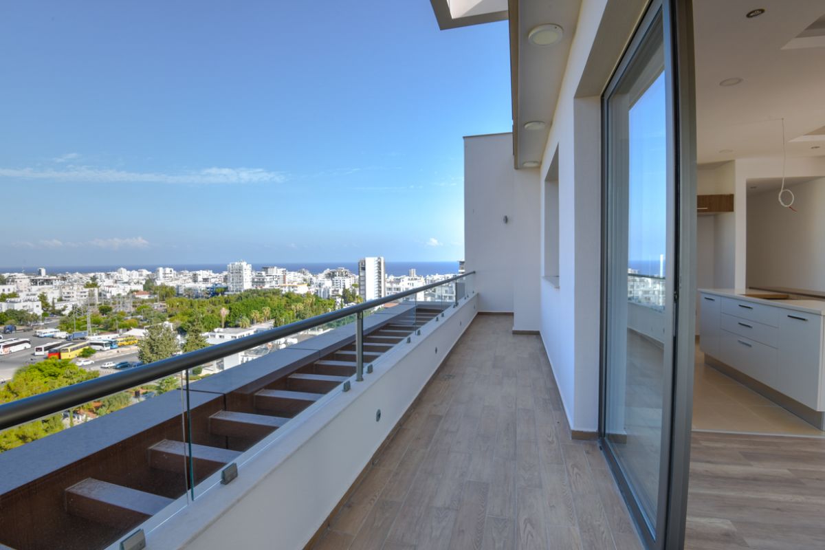 Luxury penthouse duplex in Kyrenia, completed, title