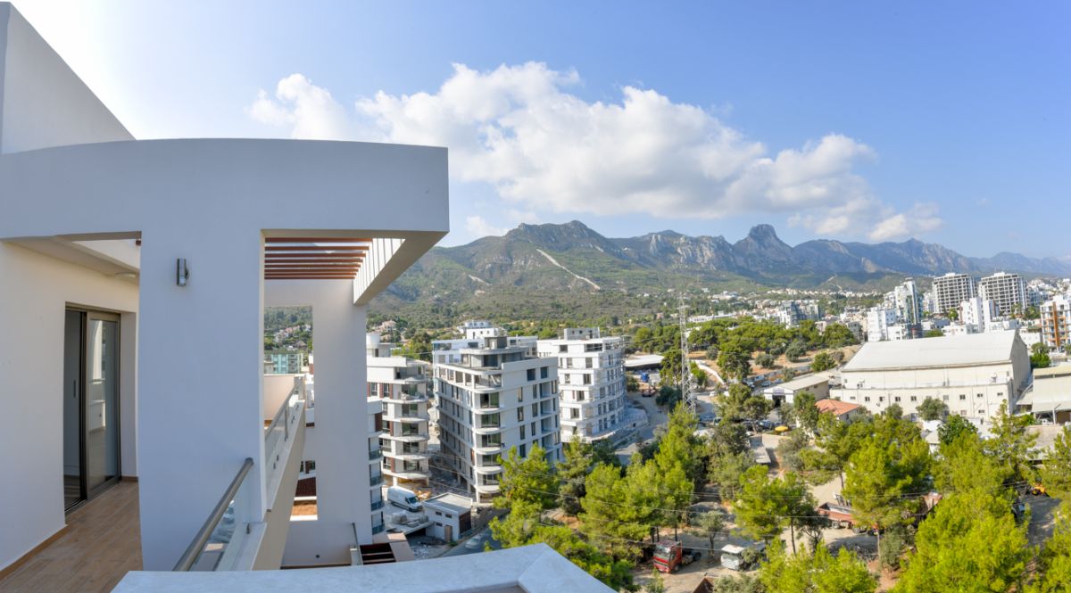 Luxury penthouse duplex in Kyrenia, completed, title deeds ready- possible credit