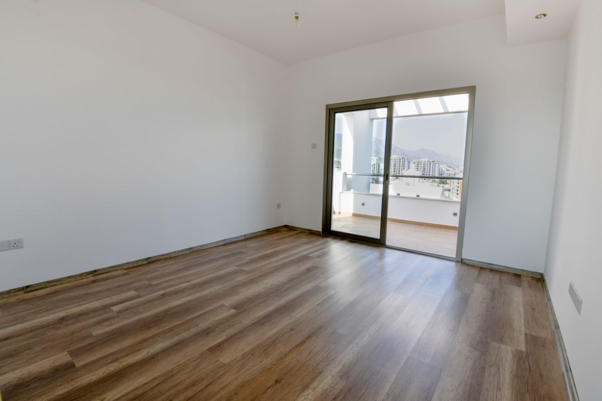 Luxury penthouse duplex in Kyrenia, completed, title deeds ready- possible credit