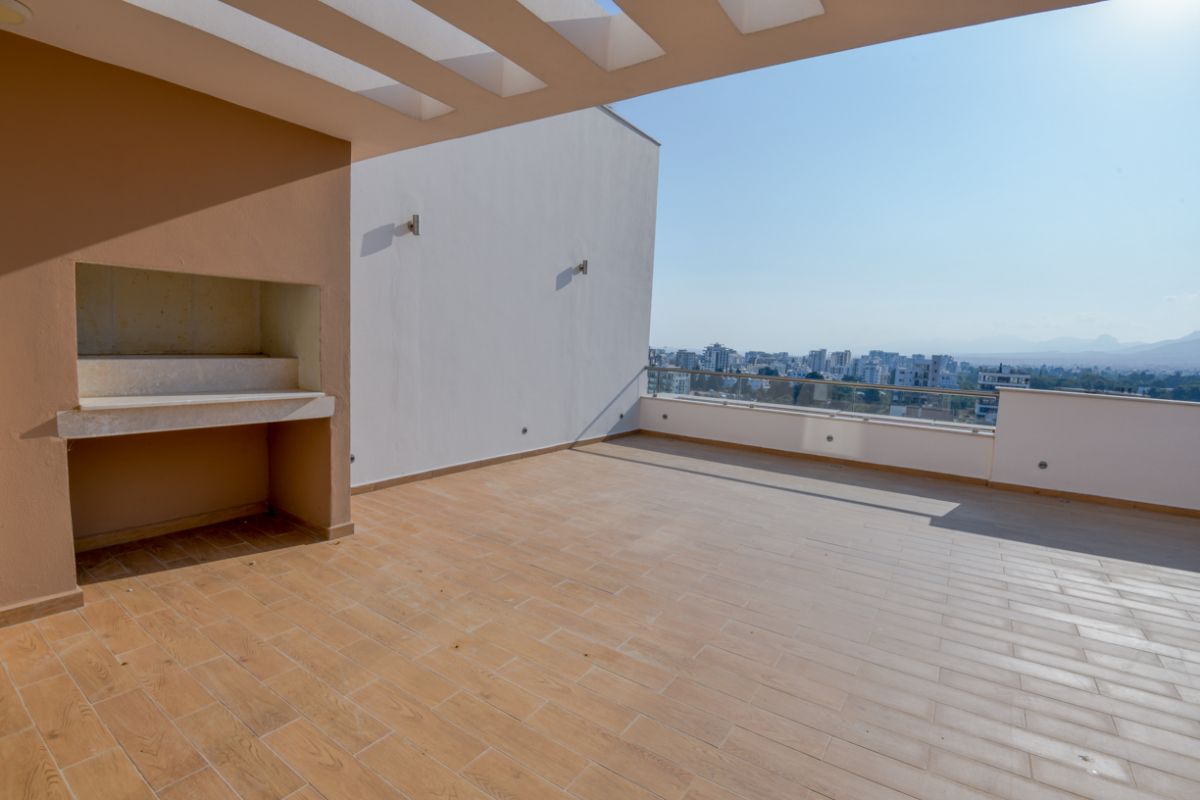 Luxury penthouse duplex in Kyrenia, completed, title