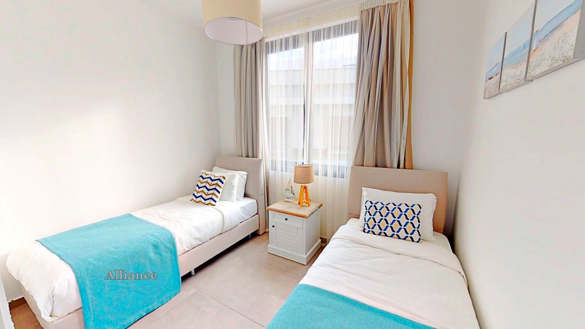 Three bedrooms apartments on the first floor and penthouses in a complex on the first coastline