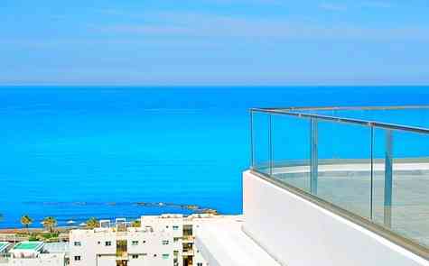 2 bedroom apartment on the sandy beach, uninterrupted views of sea and the mountains!