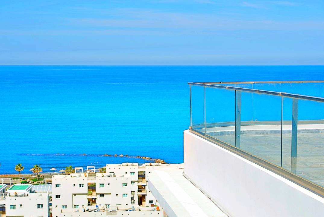 2 bedroom apartment on the sandy beach, uninterrupted views of sea and the mountains!