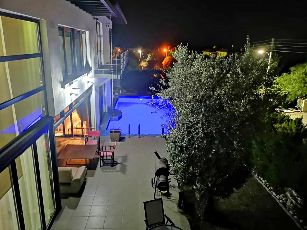Luxury villa in Chatalka, 4 bedrooms, Turkish titles