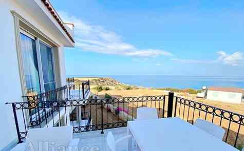 Three bedroom apartment with terrace and garden on the beach