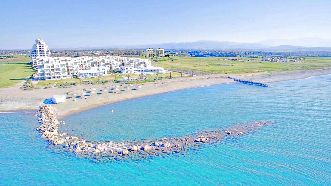 Sale of a two-bedroom apartment with furniture in a luxury complex by the sea