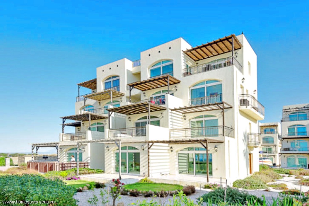 Sale of a two-bedroom apartment with furniture in a luxury complex by the sea