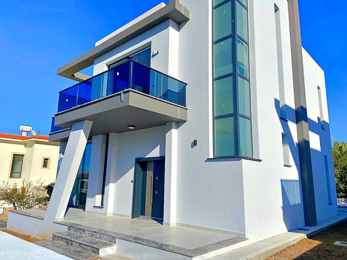 Modern villa near the sea, 4 bedrooms, in Catalkoy