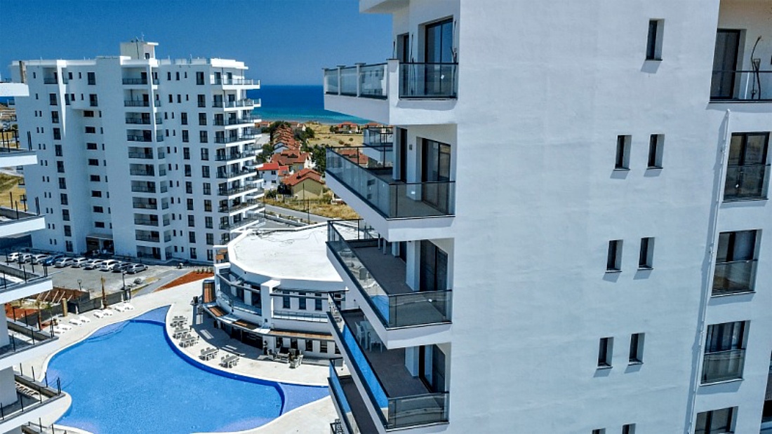 Studio apartments in beautiful complex in 300 meters from sandy beach 