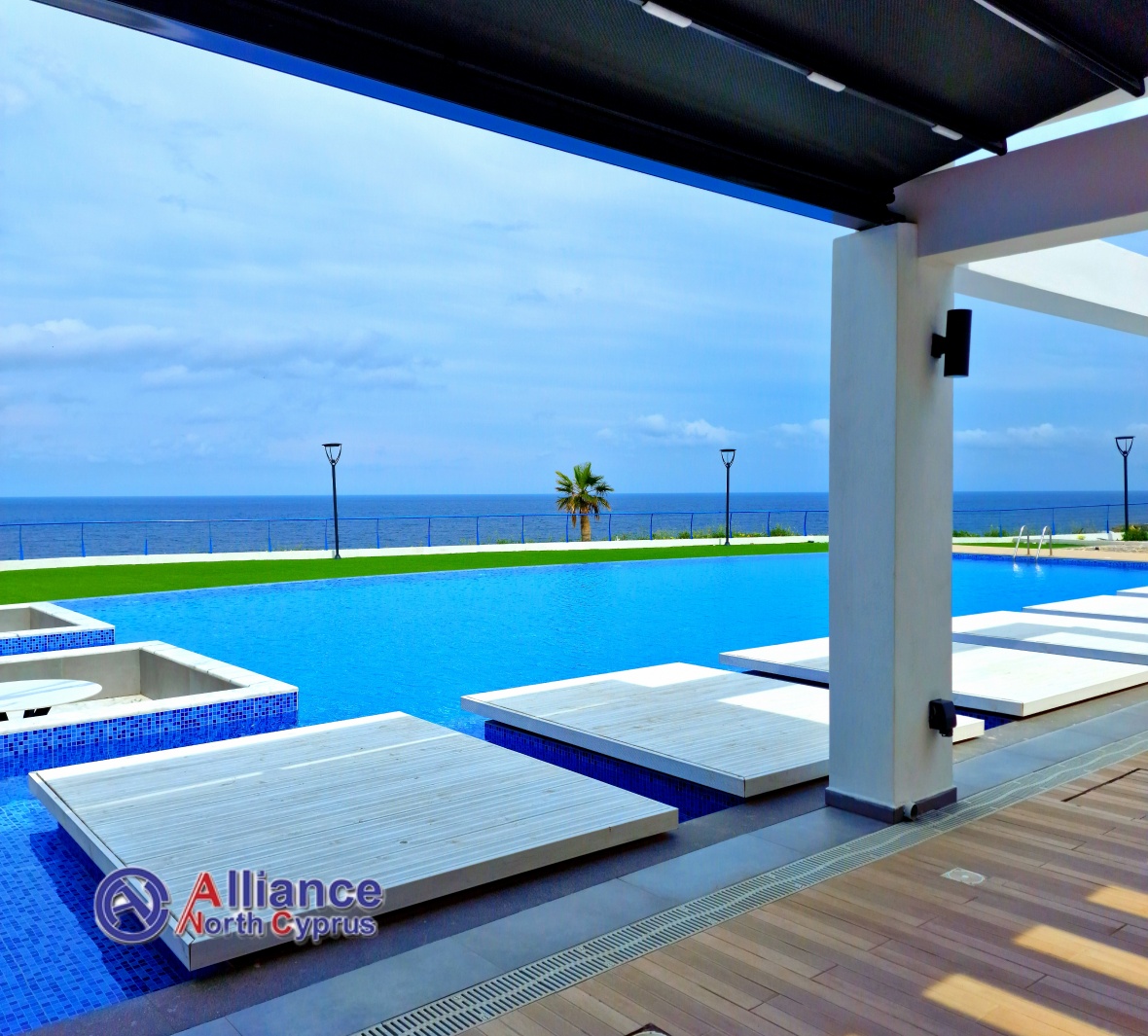 Duplex apartments with two bedrooms - uninterrupted panoramas of the sea, the beach!