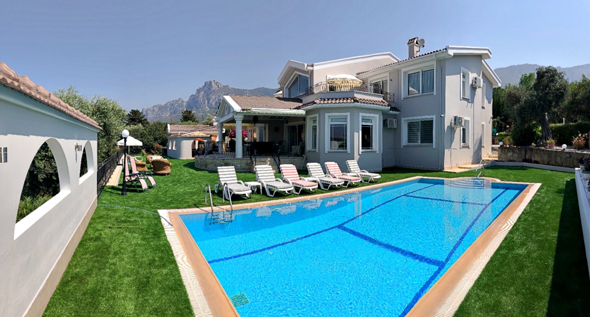 Luxury villa with 5 bedrooms in Edremid