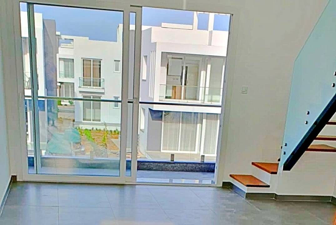 Apartment 1 + 1 loft in a complex on the sea in Bogaz