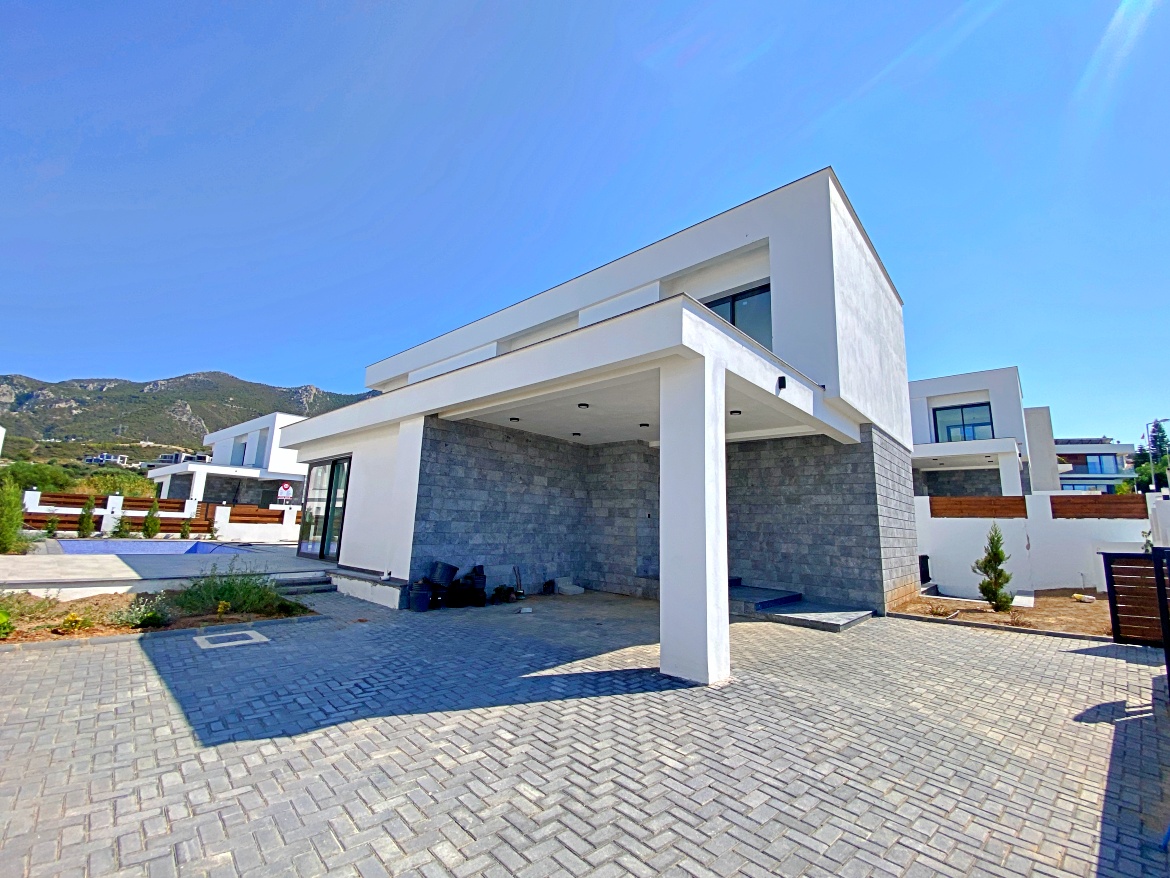 Luxury 5 bedroom villa in Bellapais, ready to move in