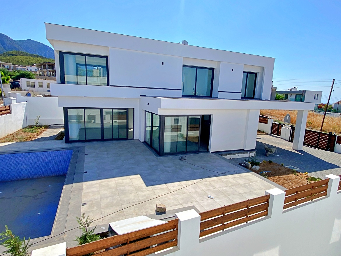 Luxury 5 bedroom villa in Bellapais, ready to move in