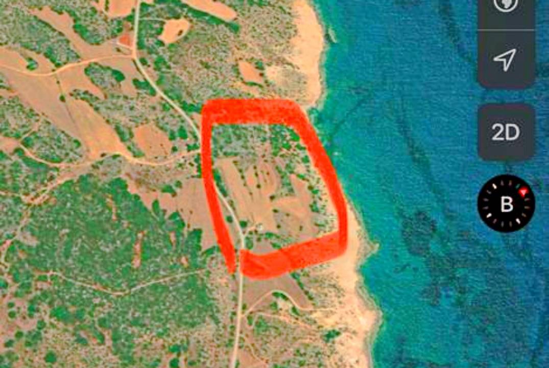 Large plot of building land on the seafront in Sadrazamkoy