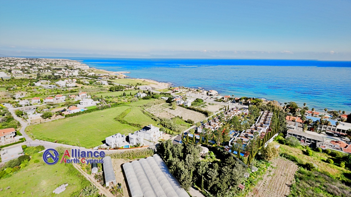 Unique villas on the seafront - all infrastructure nearby!