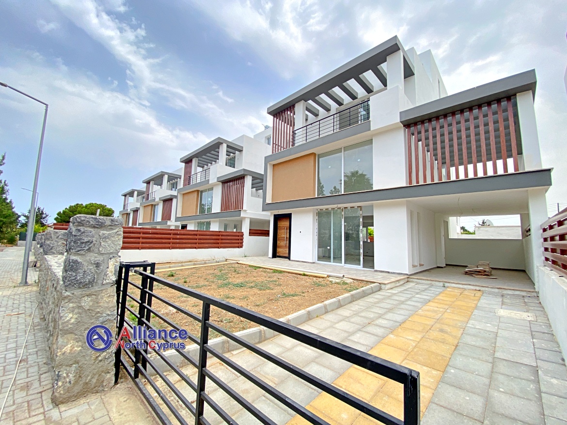 Villas in Karaoglanoglu, exclusive location!