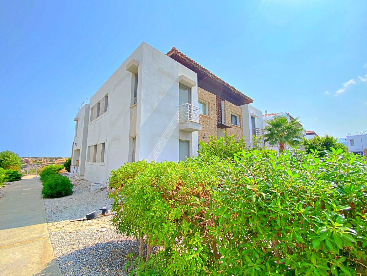 Apartment with three bedrooms located in a popular  complex  Sweet Water Bay , on the sea front 