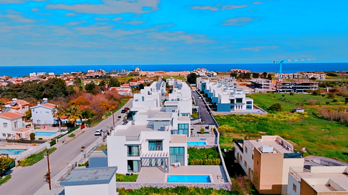 Three bedroom villas on the coast in Karsiyaka