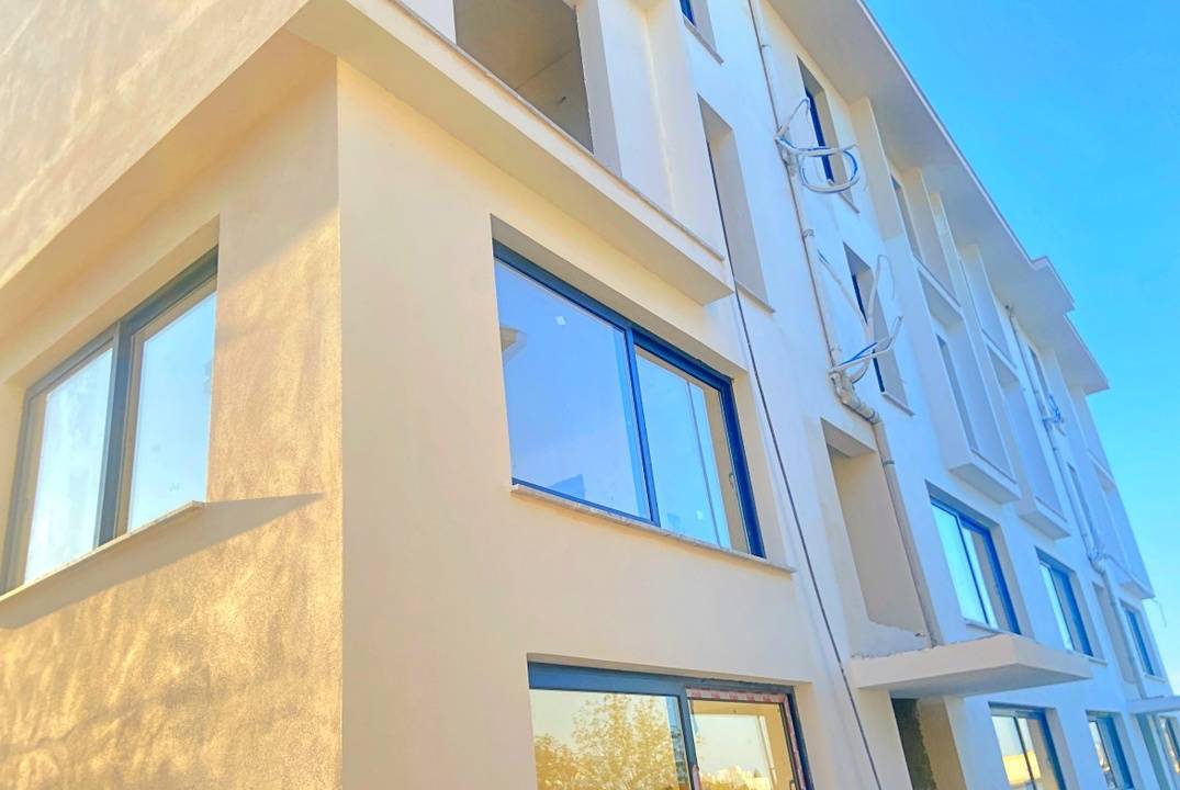 One bedroom apartments in a new guarded complex with a swimming pool in Alsancak