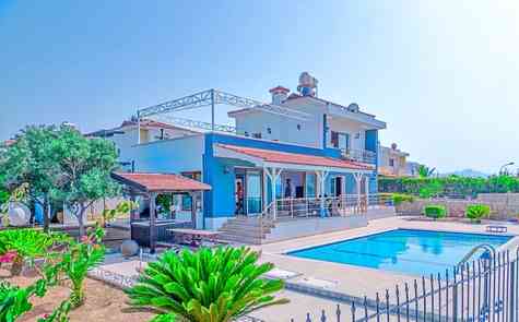Villa 3+2 on the seafront in Esentepe