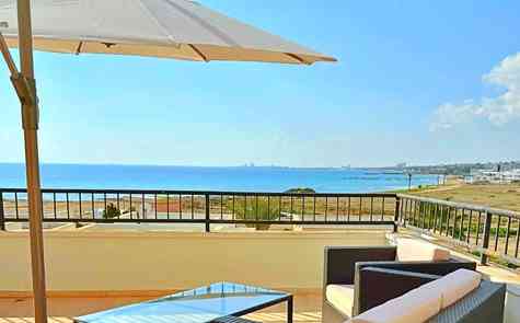 3+1 apartment in a complex on the sea in Bogaz, Iskele