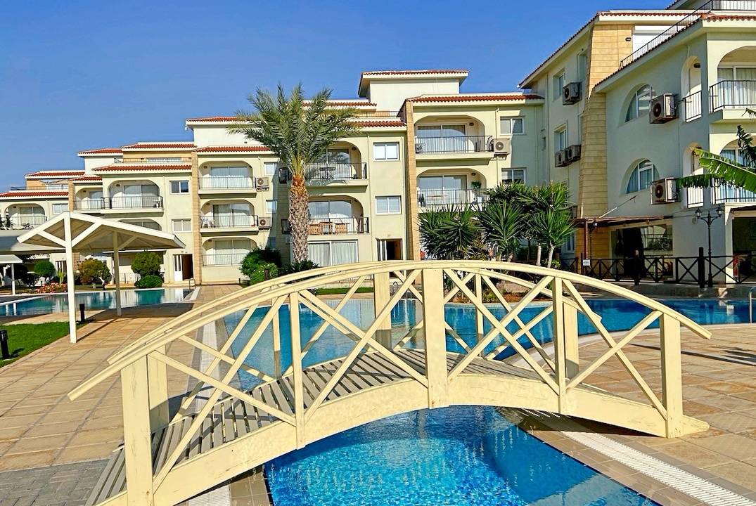 Apartment  2+1 in a gated development  on the seashore