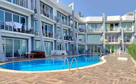 Apartment 1+1 in a complex with a swimming pool in Alsancak