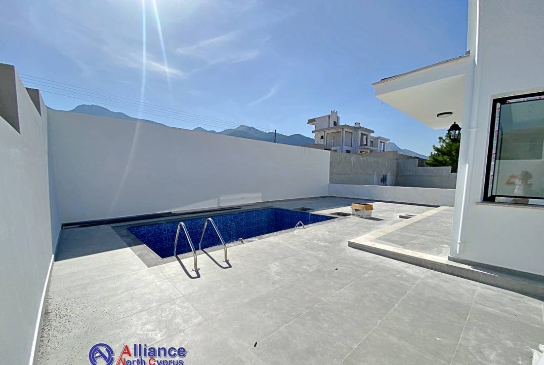 Small villa with pool, completed and ready to move in, excellent location in Catalkoy
