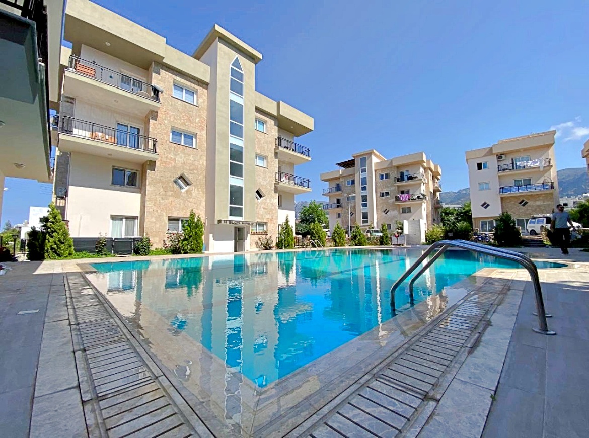 Three bedroom apartments in  Alsancak, beach, infrastructure nearby