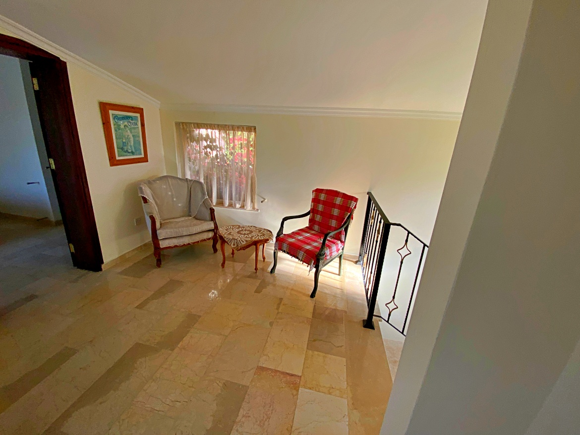 Villa 3+1 in Karsiyaka from the owner with furniture - quiet place, large well-kept garden