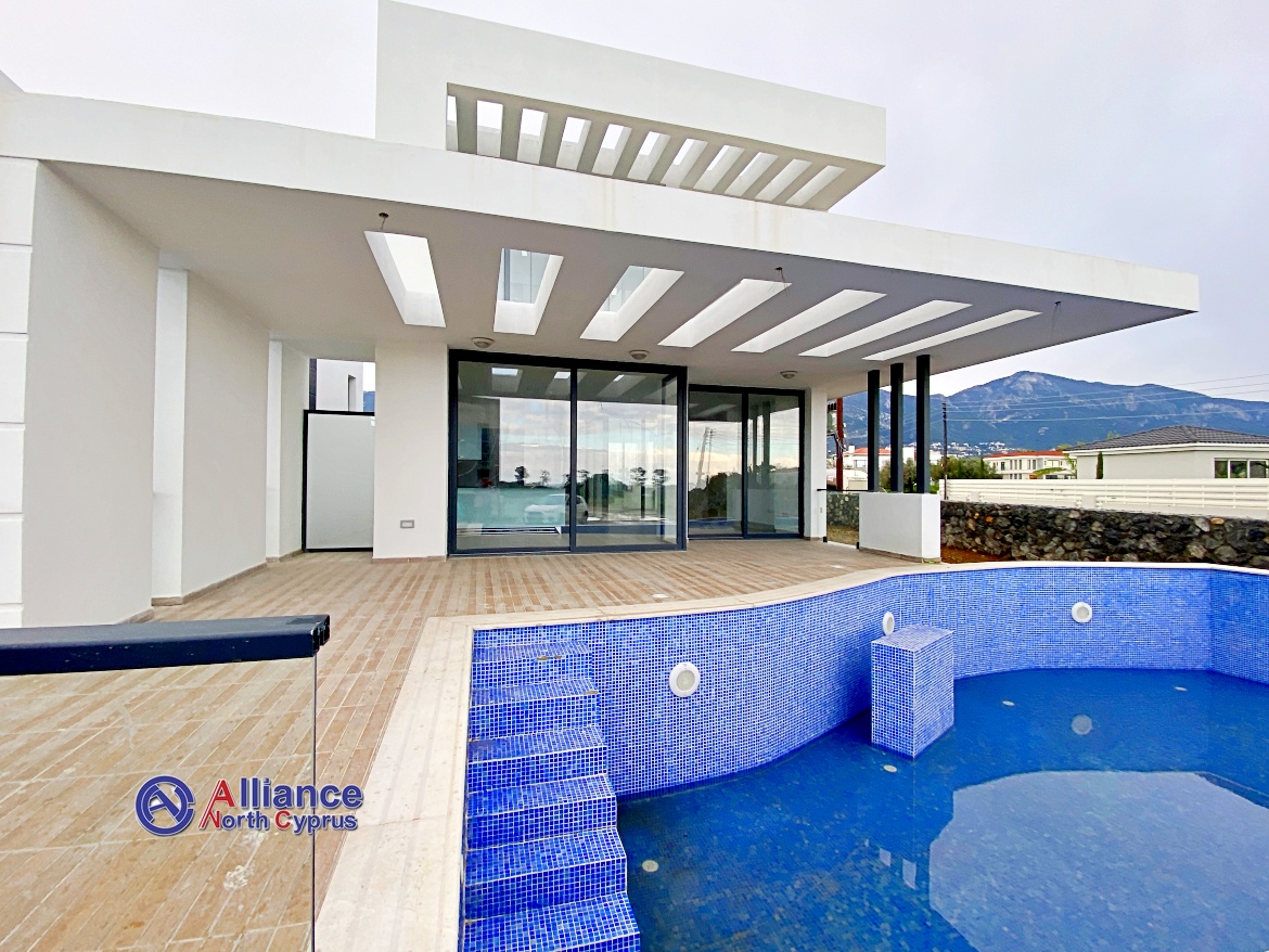 Modern villas of different layouts on the coast in Catalkoy