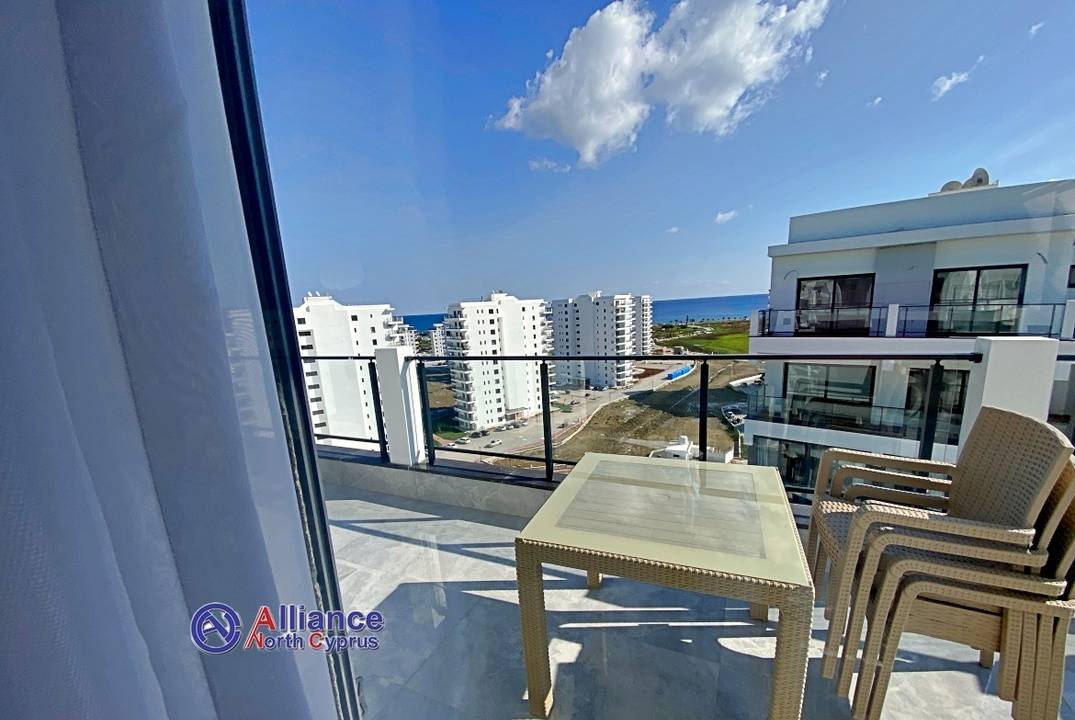 3 bedroom penthouse with stunning sea views in the complex