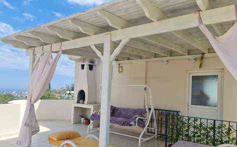 Well-maintained apartment in 3+1 Catalkoy, with a roof terrace, sold furnished