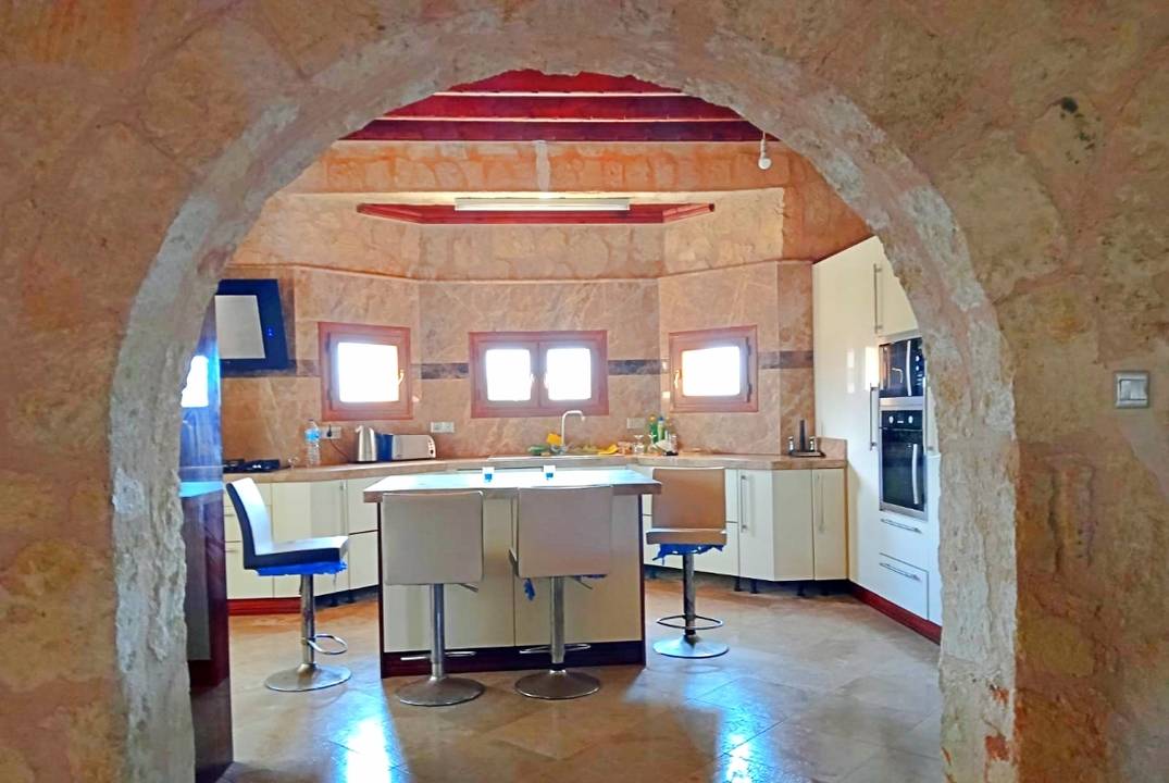 A spacious and cozy villa, Karşıyaka Villa (Taş Ev)
