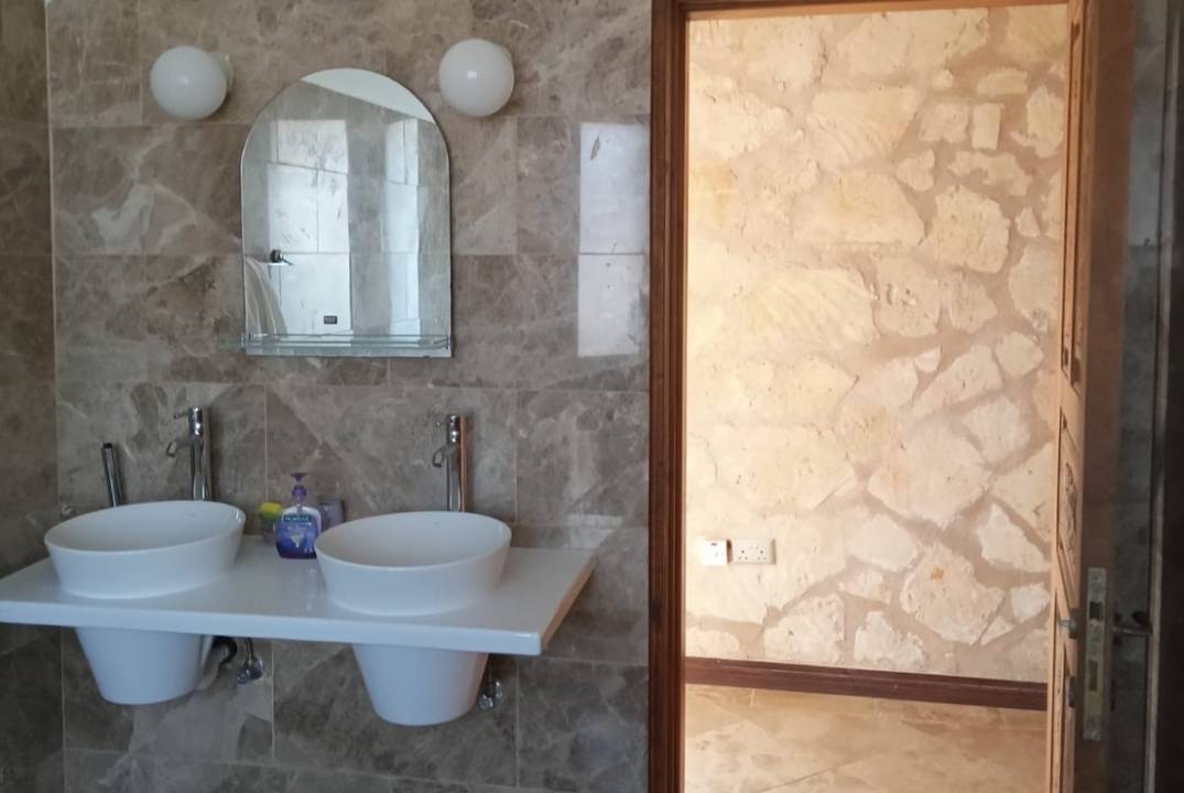 A spacious and cozy villa, Karşıyaka Villa (Taş Ev)