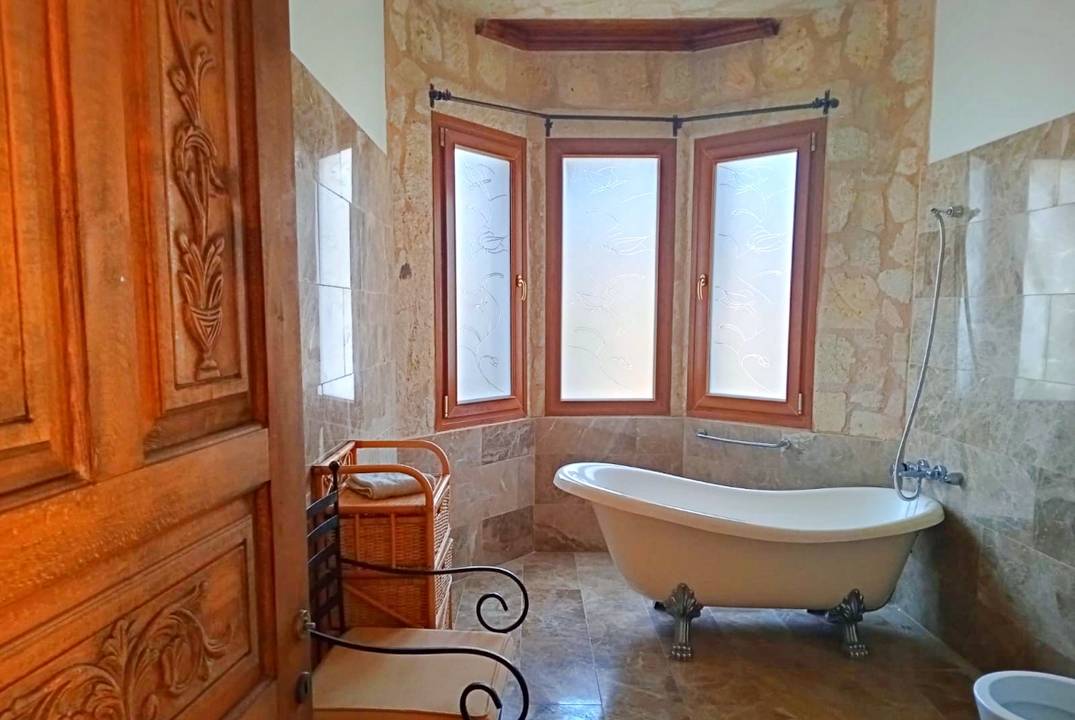 A spacious and cozy villa, Karşıyaka Villa (Taş Ev)