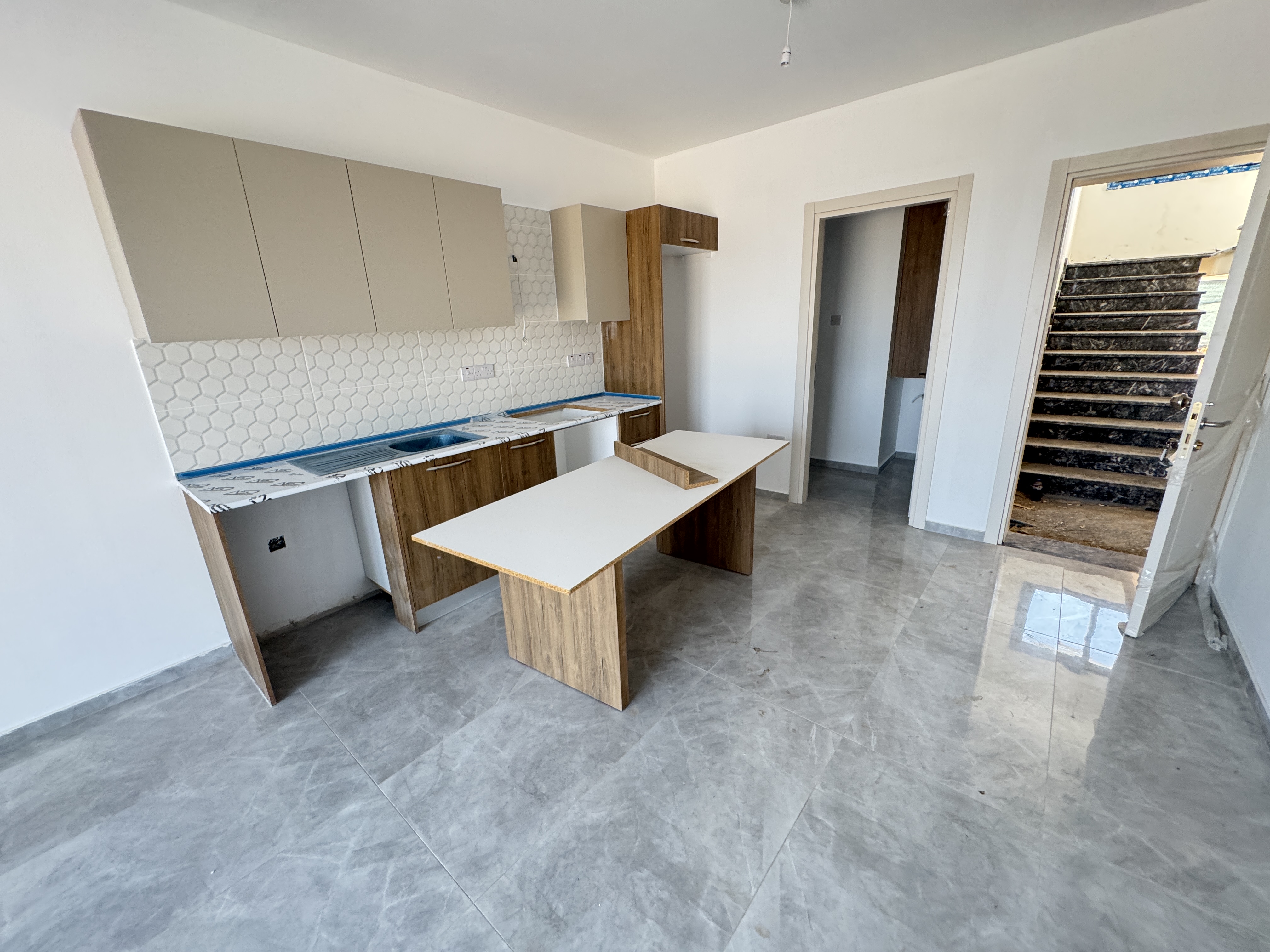 2+1 apartments in a stunning complex in Karaagach. Surrounded by nature and uninterrupted panoramas guaranteed!